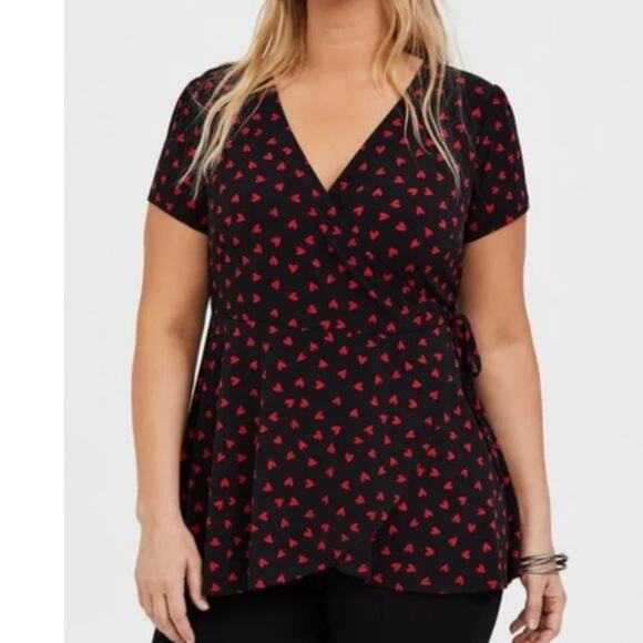 NWT Torrid Red Heart Wrap Surplice Top Black Size 1 Valentines Romantic Feminine - Picture 1 of 8